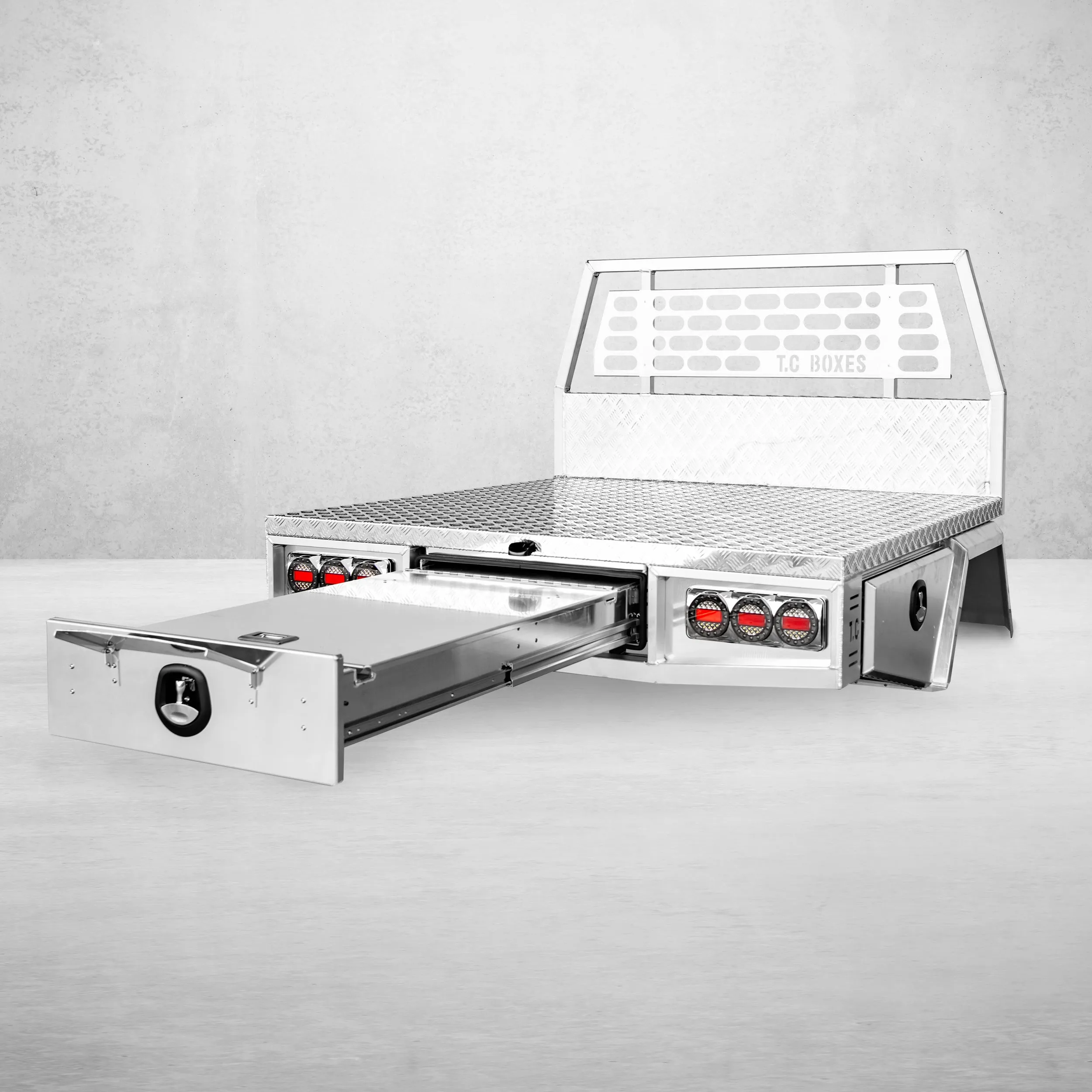 Aluminium Tray w/Headboard 1800mm - Alloy