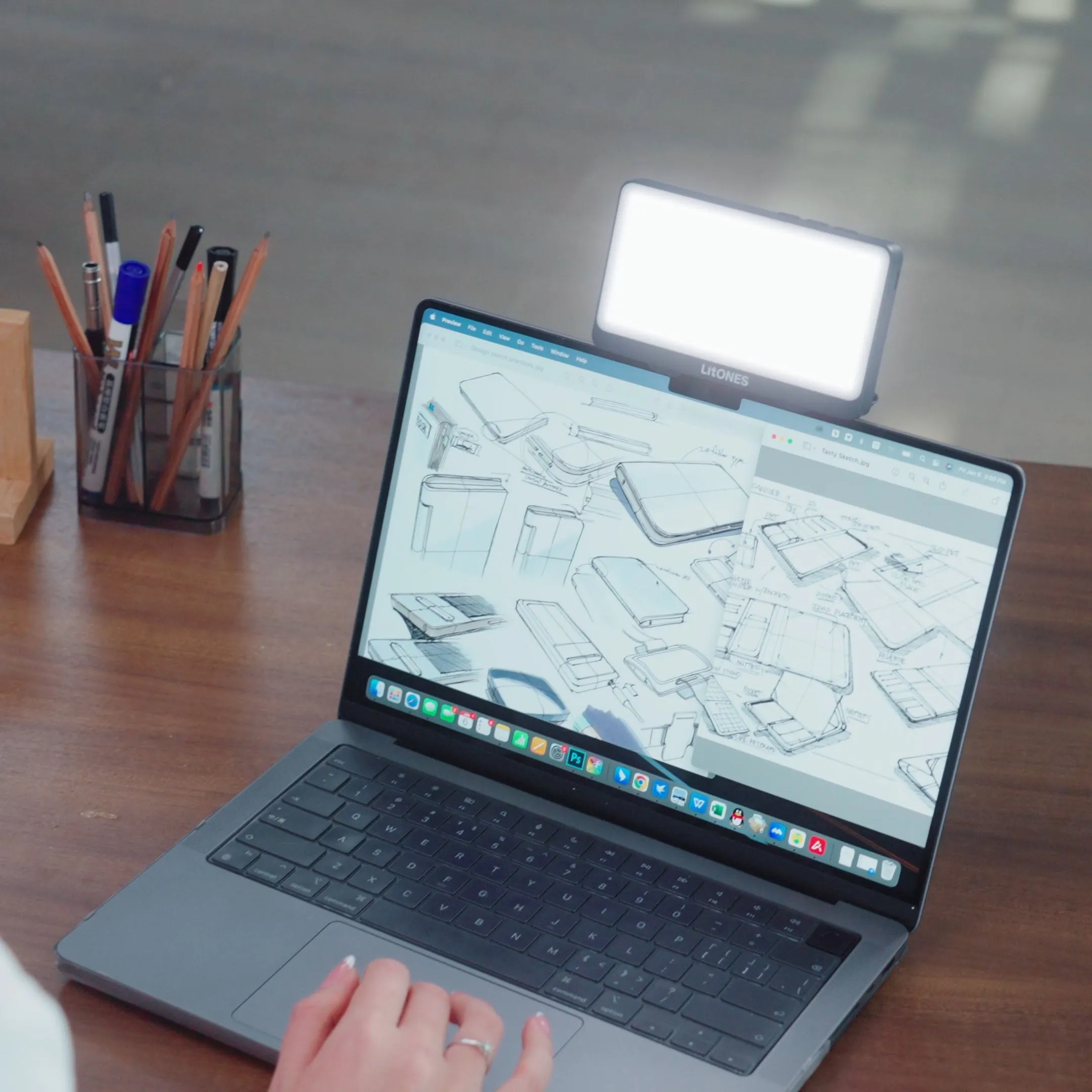 Square 3 Portable Desk Light: Illuminate Your Workspace Anywhere