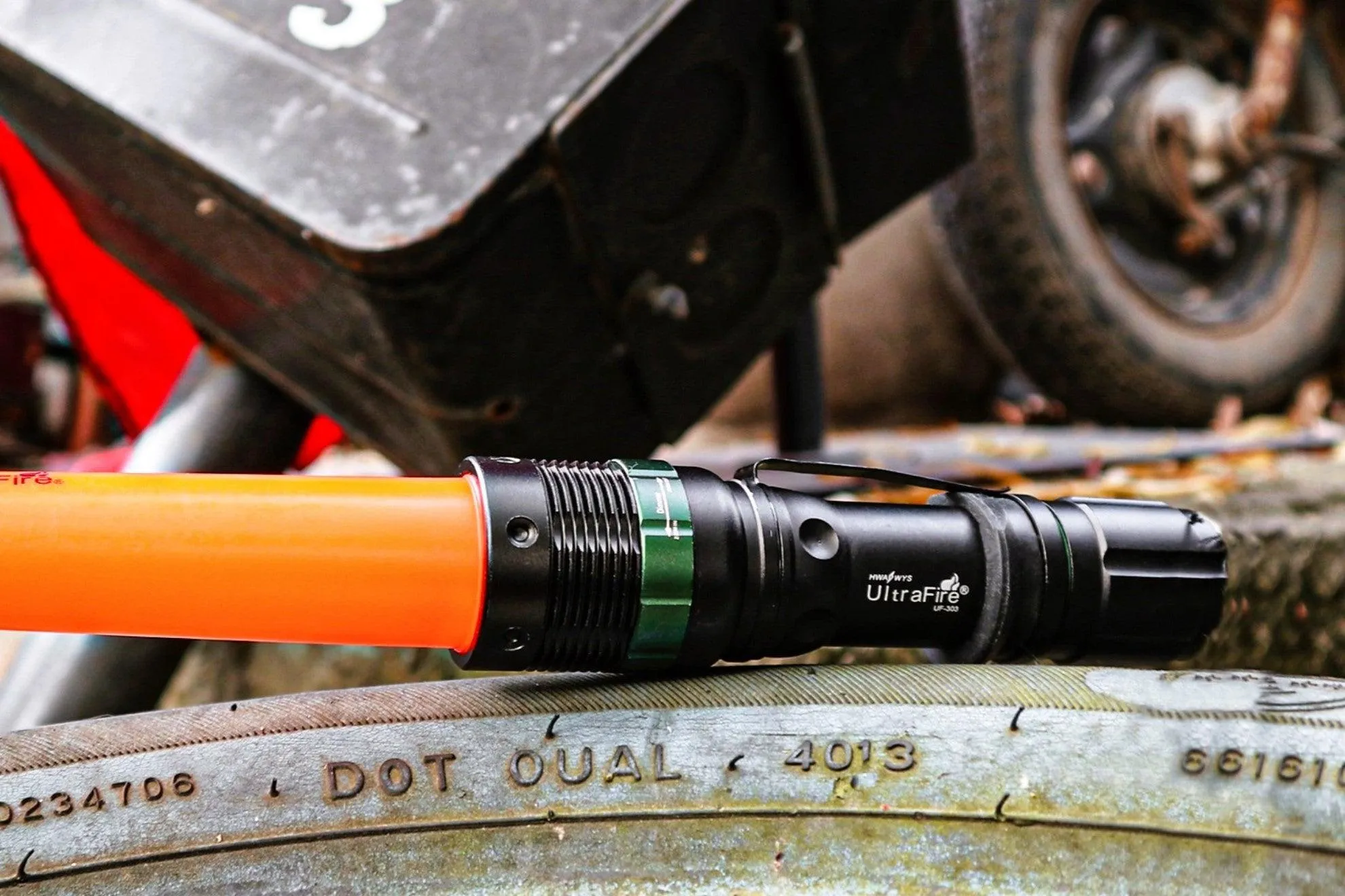 UF-303 Traffic Wand Flashlight